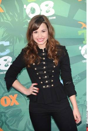 demi-lovato-teen-choice-carpet-nc - CLUB FAN DEMI