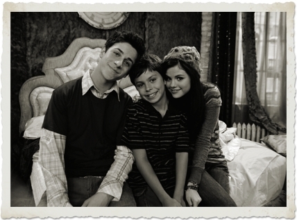 Alex-Justin-and-Max-wizards-of-waverly-place-5604816-428-317[1] - Wizards of Waverly Place