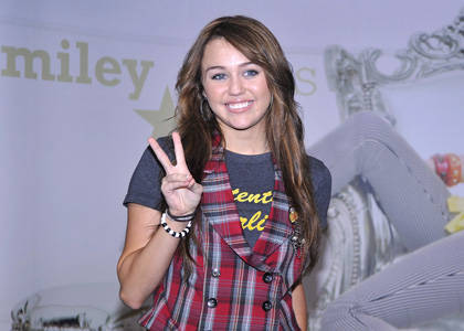 BUPGLCJNAVAODBTMJQO - Miley In Berlin