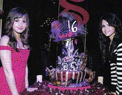 sele and demi 7 - demi and selena