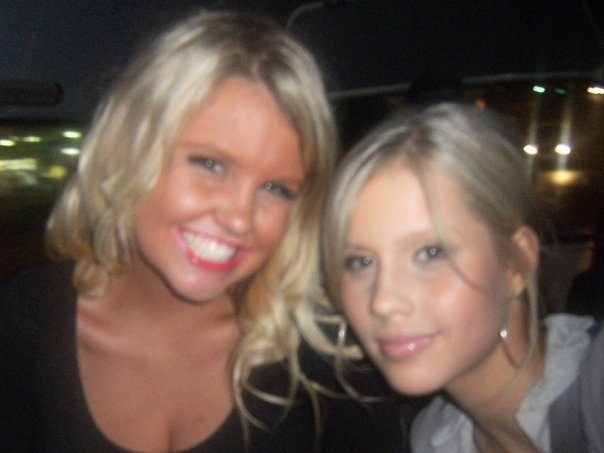 Claire-Holt-h2o-just-add-water-7661624-604-453