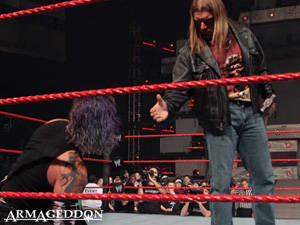 Triple H Ajutandu-l pe Jeff Hardy 2