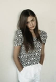 Phoebe-Tonkin-phoebe-tonkin-2619008-82-120