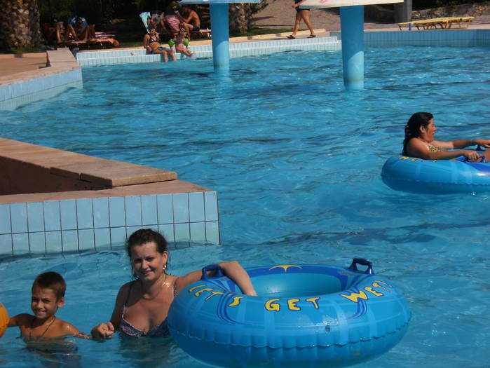 aqua parc hersonisos 012 - eu si familia mea la parcul acvatic din Grecia