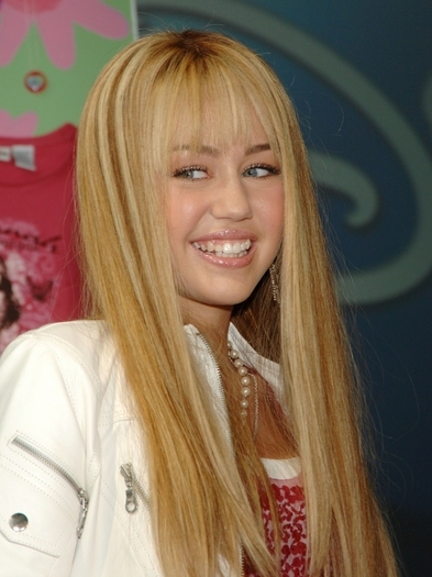 OXIQLDKQMLLSYSJWCQQ - Magazinul deschis in 2007 Hannah Montana