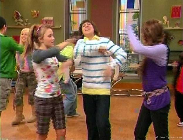 miley-cyrus_com-hannahmontana-season2promo1-124