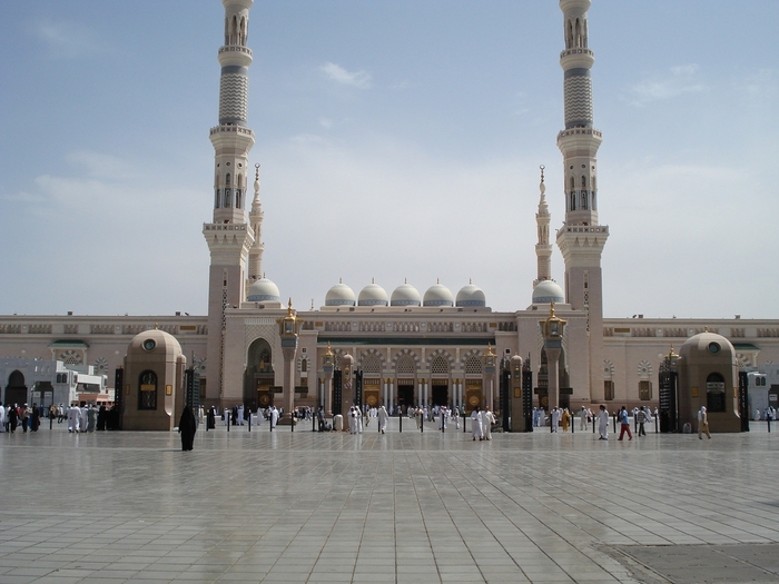 Masjid Al Nabawi in Madinah - Saudi Arabia (front) - Islamic Architecture Around the World