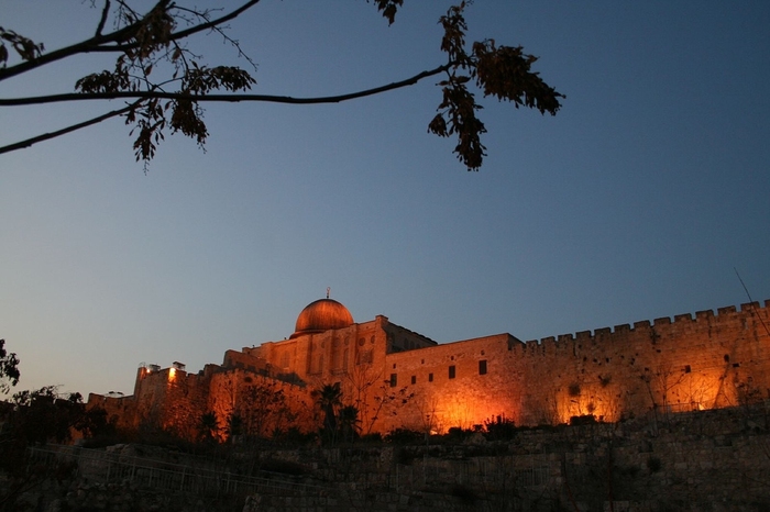 Masjid Al Aqsa in Jerusalem - Palastine (nightfall) - Islamic Architecture Around the World