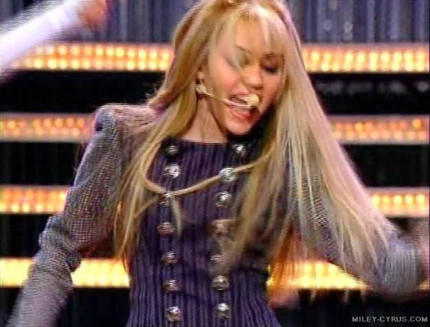 miley-cyrus_com-hannahmontana-season2promo2-188
