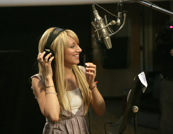 at063ls7 - ashley tisdale
