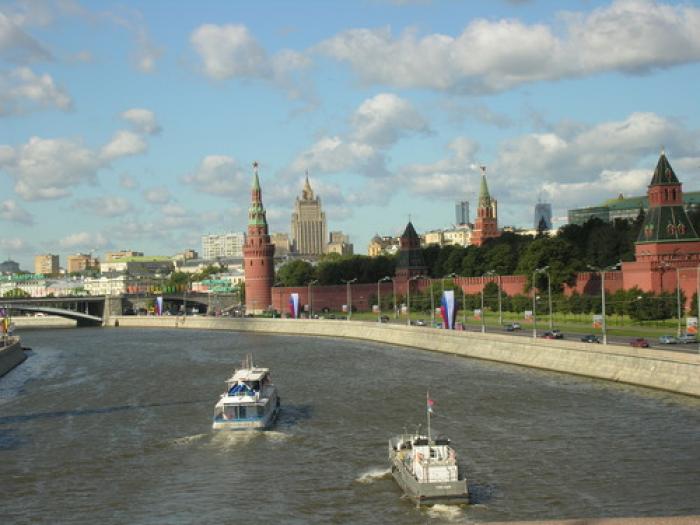 Moscova-Kremlinul vazut de pe riul Moscova