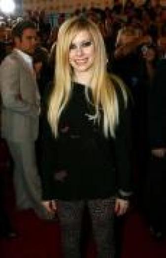 SREGLNTYCRGZKDRTWLV - alte poze cu avril lavigne
