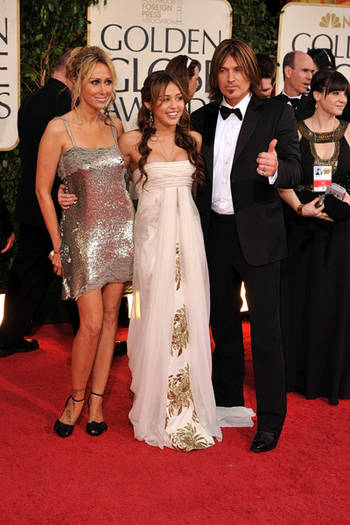 miley-cyrus-parents-golden-globes - Miley si Billy Cyrus