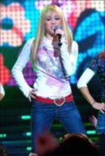 OKZBYKPLVRAOUMNLHGY - Hannah Montana LIVE IN LONDON