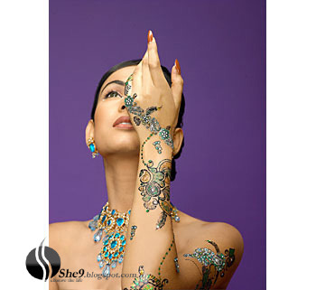 Latest and Beautiful Mehndi Designs www.She9.blogspot.com (26) - Henna pe care o au indiencele pe maini si pe picioare cand se marita