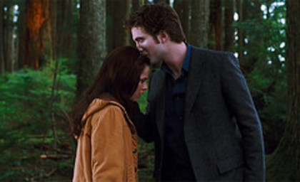Edward let Bella in the luck - Twilight- New Moon- Eclipse- Breaking Dawn