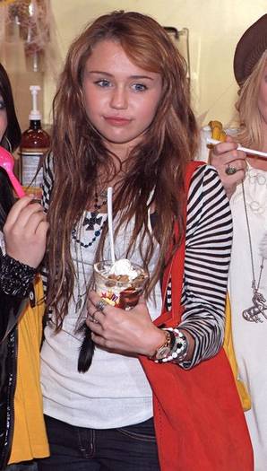 Miley+Cyrus+Family+Out+Millions+Milkshakes+xxBnaGPSCPul - miley cyrus