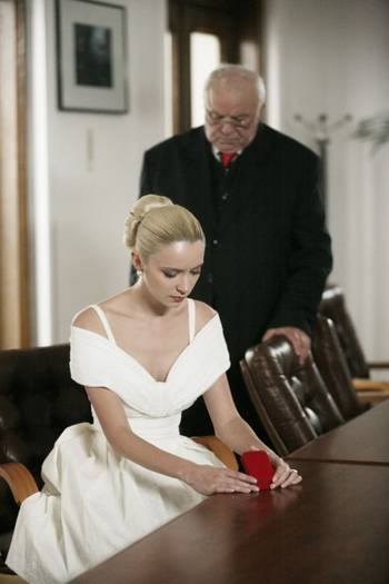 in-episodul-de-vineri-5-iunie-regina-cunoaste-familia-regala_2