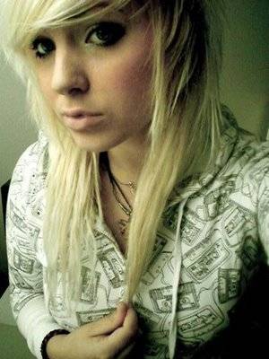 cute-blonde-emo-hairstyles-54[1]