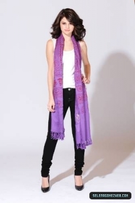TJGQVRJEHXMNNXOLRMG - pictures Selena Gomez