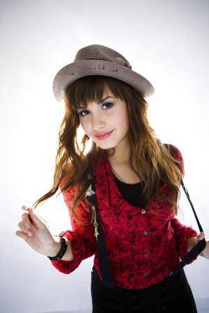 CZCSENWVUTHDJMWBUNH - Demi Lovato