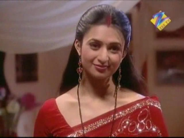 EXKZJLOJVDDNCNFNKDZ - Divyanka Tripathi