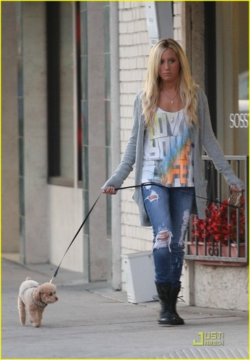315zm7a - Ashley Tisdale