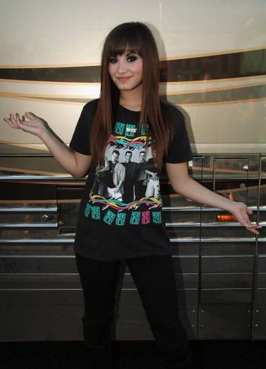 demilovato_net-crazydonkeyny-00021 - demi lovato