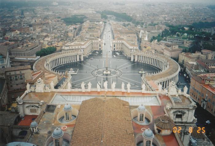 Piata San Pietro vazuta de pe cupola bazilicii - In Italia eu si sotia-2002