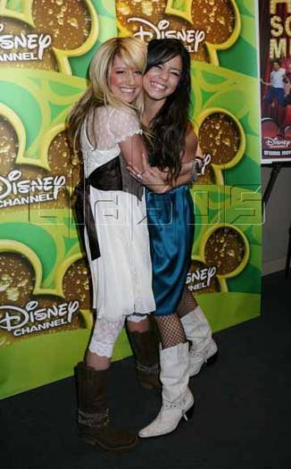 vanessaannehudgensdotnelx2