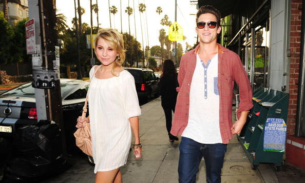 Daren+and+Chelsea+coffee+date+hoGEm9RNuyxl