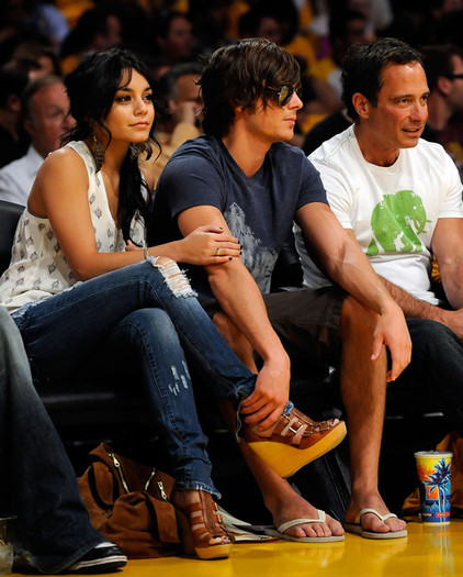 Lakers Game (21) - Vanessa Hudgens Celebrities At The Lakers Game