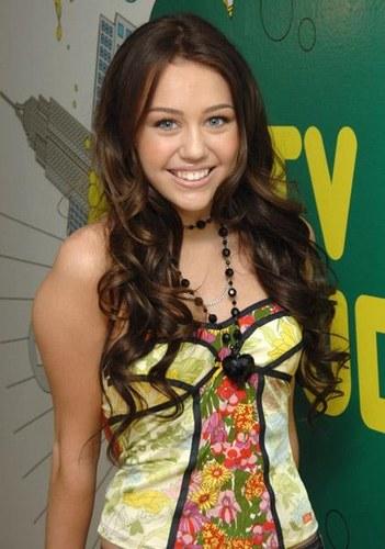 miley-cyrus-20071111-336849 - DESCRIEREA EPISOADELOR HANNAH MONTANA