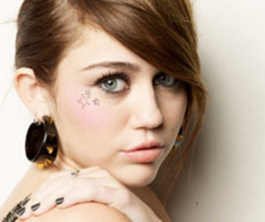 206817574_827270296_1 - miley cyrus