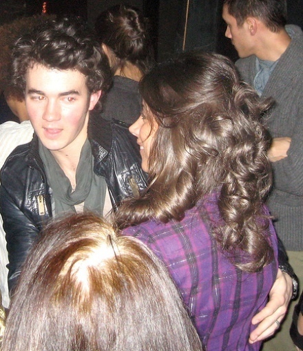 Kevin-Danielle-Deleasa-the-jonas-brothers-4245234-440-509 - Kevin and his wife Danielle Jonas