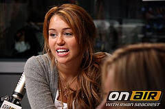 3407533065_a4f48f29c5_m - miley la interviul de la on air