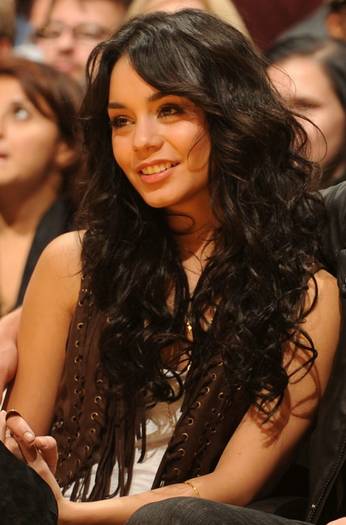 hudgens-the-hottie - high school musical