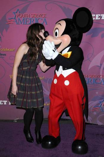 demilovato_net-3mileyssweet16-0009 - 0-Demi Lovato-0