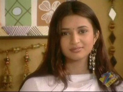 YAKAZYHYFSBMMWXLWXL - Divyanka Tripathi