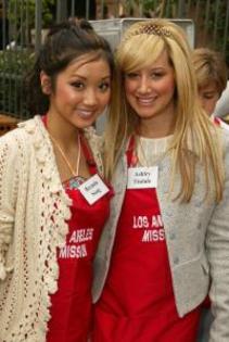Brenda_Song_1235832312_0