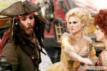 small_kinopoisk_ru-Pirates-Caribbean-At-World-s-End-511841.jpg - pirati caribscovo morea