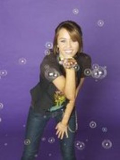 ARICYABFBYIQXTPUOYG - Miley cu balonase