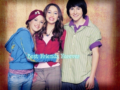 christie-hannah-montana-3571655-500-375[1] - Miley si Emily