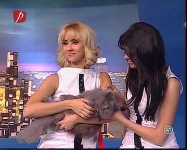 XRJSXUQODPGFDLZYRRE - Oana si Delia