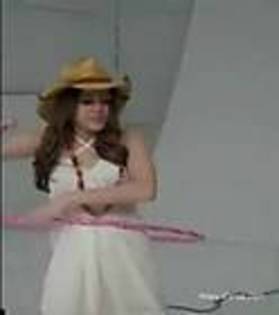 miley-cyrus_dot_com-boptv-2006photoshoot2-caps004