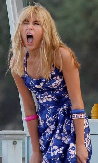 miley-goes-big