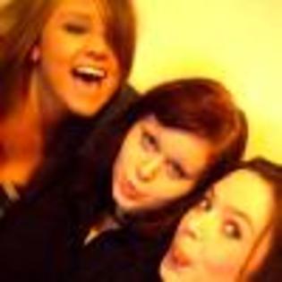 NyHl8i445938-01 - brokelle bones