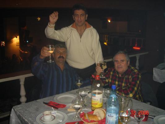 Prietenii  Musescu si Barbu membrii ucpr si ufcr -se poate si impreuna!!! - la masa cu maratonistii-campionii