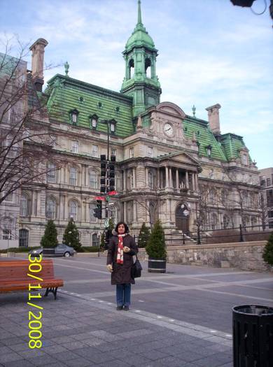 100_0880; eu in Place Jacques-Cartier
