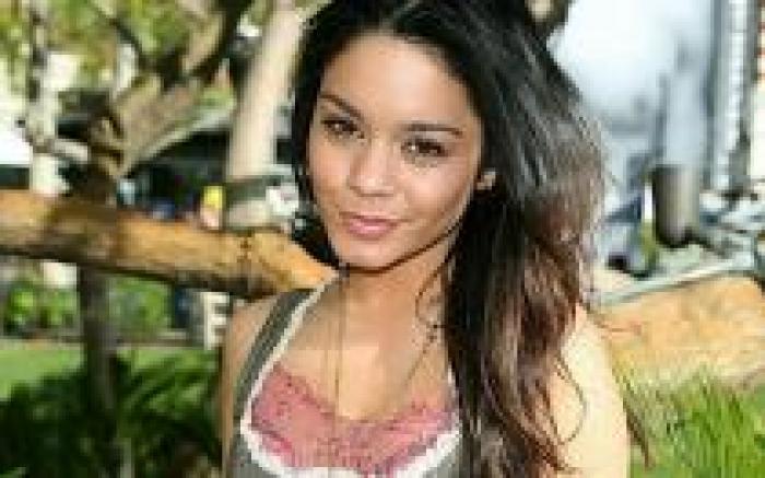 RQXJGVUKXXWZFGHZVKU - vanessa anne hudgens